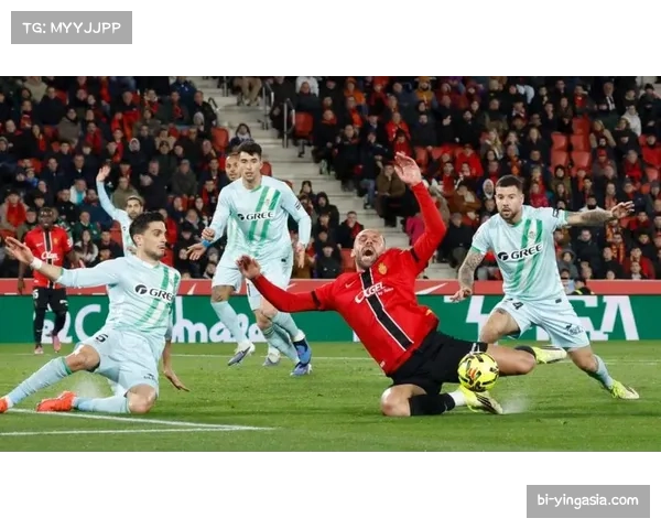 罗马佩莱格里尼位置过于靠后 无法有效串联中前场进攻